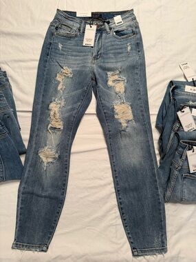 Judy Blue Medium Wash High-Rise Distressed Boyfriend Jeans